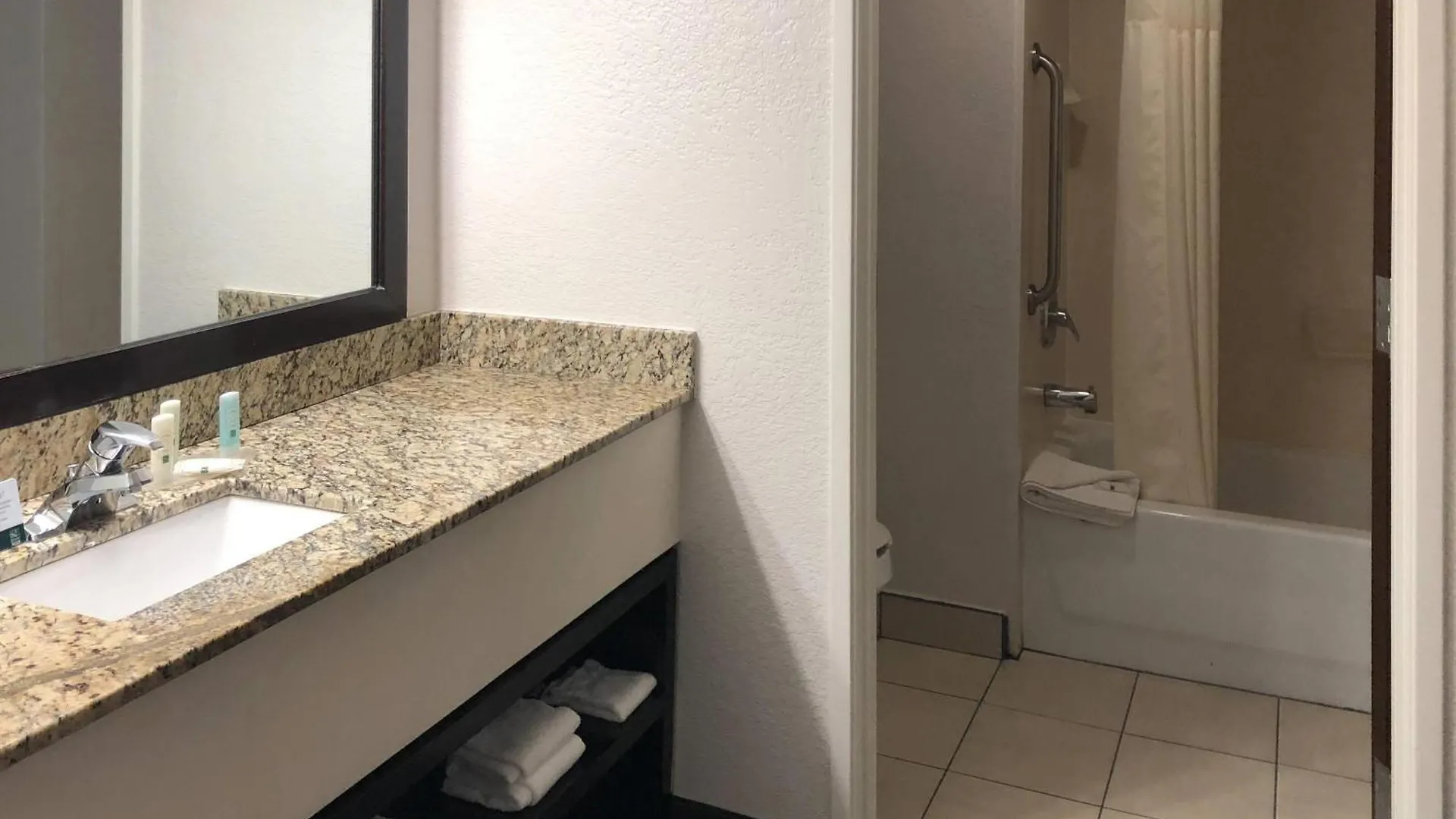 Quality Inn & Suites Denver International Airport Hotel