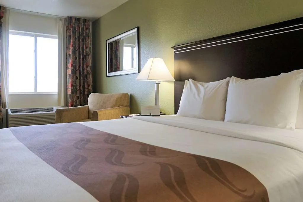 Quality Inn & Suites Denver International Airport 3*,