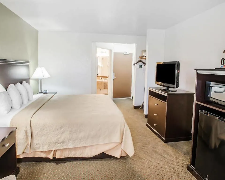 Quality Inn & Suites Denver International Airport Hotel